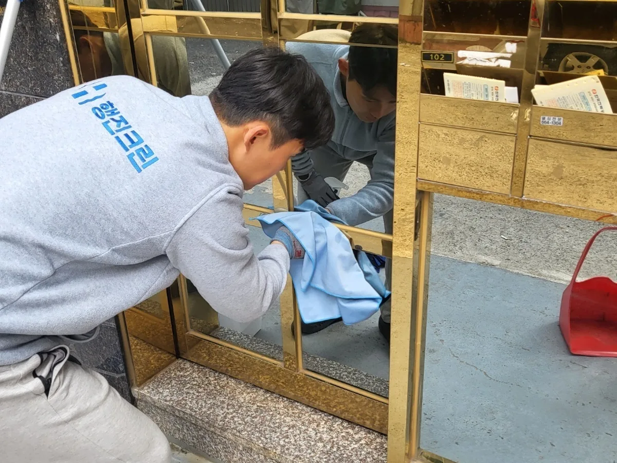 화천군 사내면 상가 난간·손잡이 계단실 위생청소 사례 - 행진크린