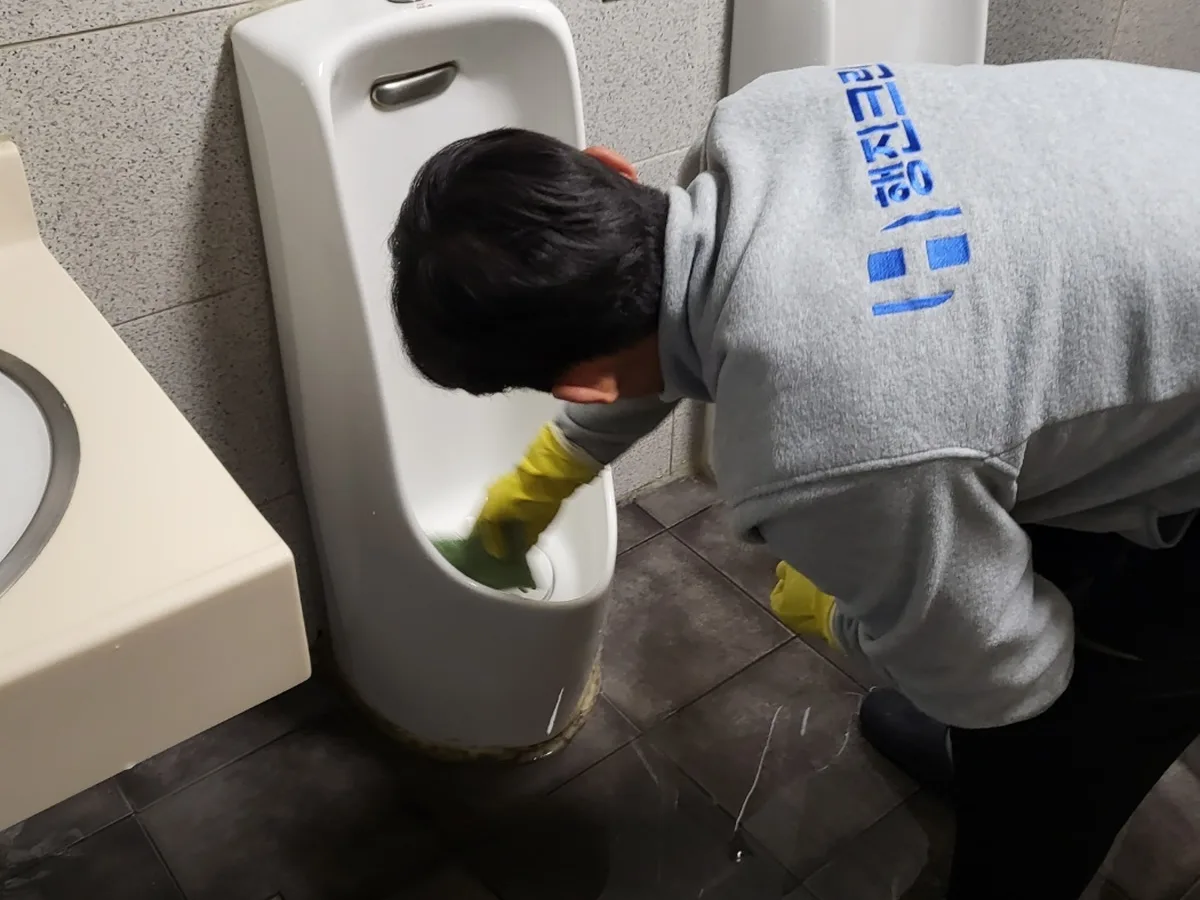 양구군 방산면 학교 화장실 세면대 살균 위생청소 사례 - 행진크린